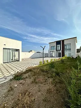 Satılır 6 otaqlı həyət evi 370 m²