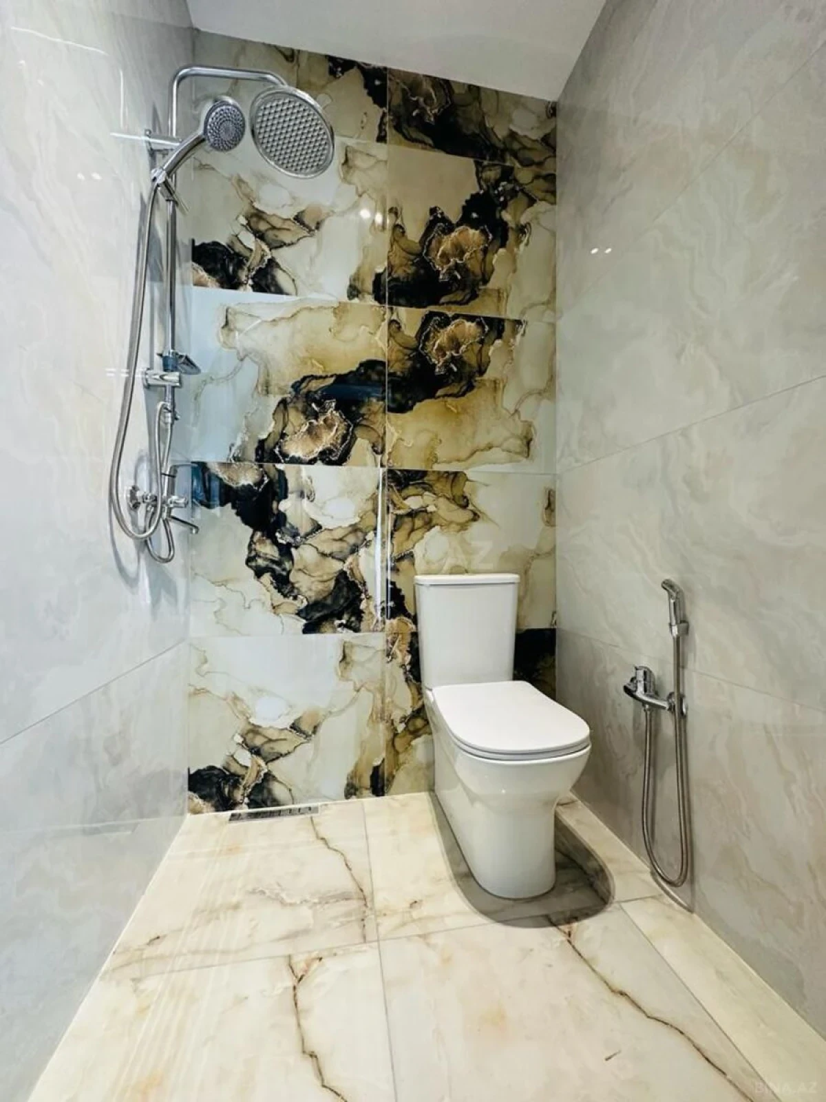 Satılır 6 otaqlı həyət evi 370 m²
