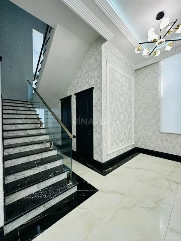 Satılır 6 otaqlı həyət evi 370 m²