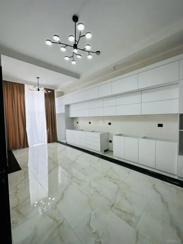 Satılır 6 otaqlı həyət evi 370 m²