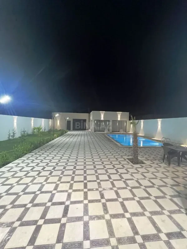 Satılır 6 otaqlı həyət evi 370 m²