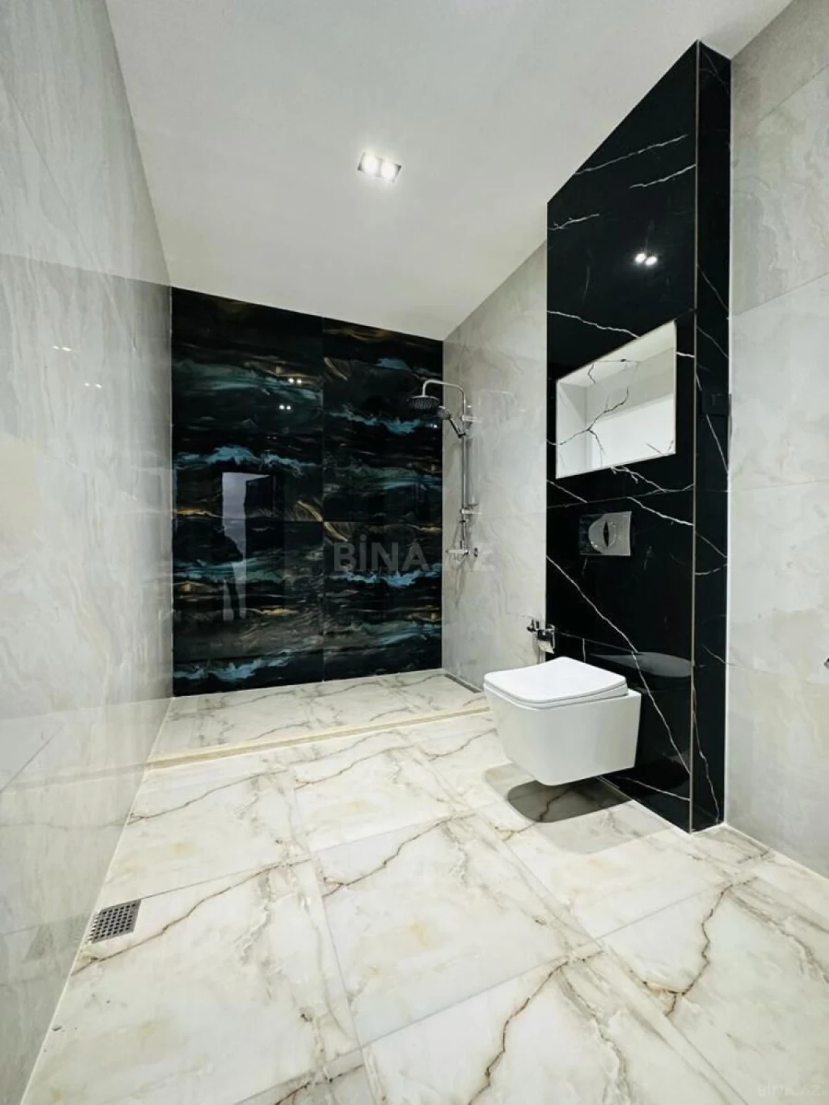 Satılır 6 otaqlı həyət evi 370 m²