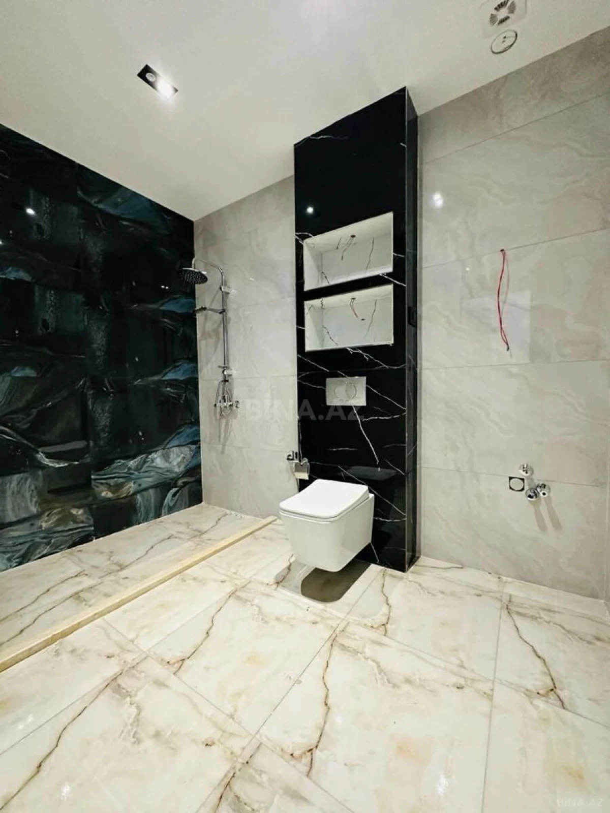 Satılır 6 otaqlı həyət evi 370 m²