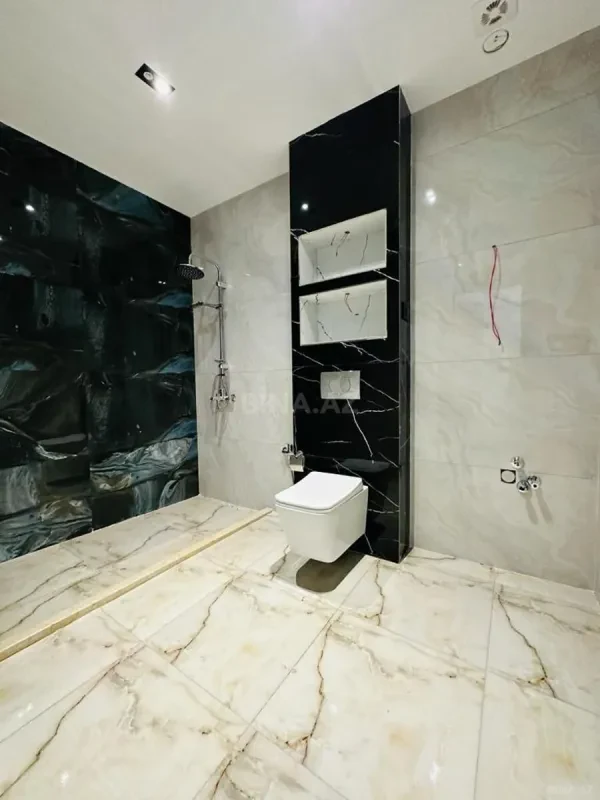 Satılır 6 otaqlı həyət evi 370 m²