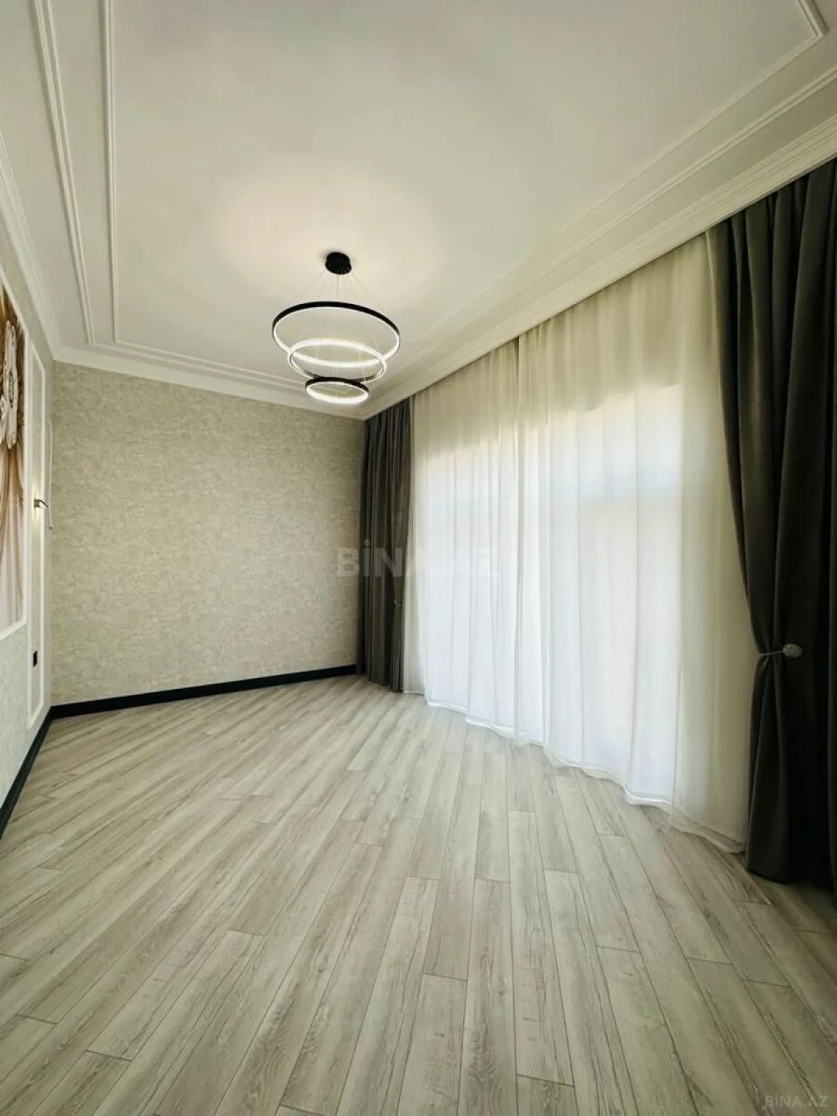 Satılır 6 otaqlı həyət evi 370 m²