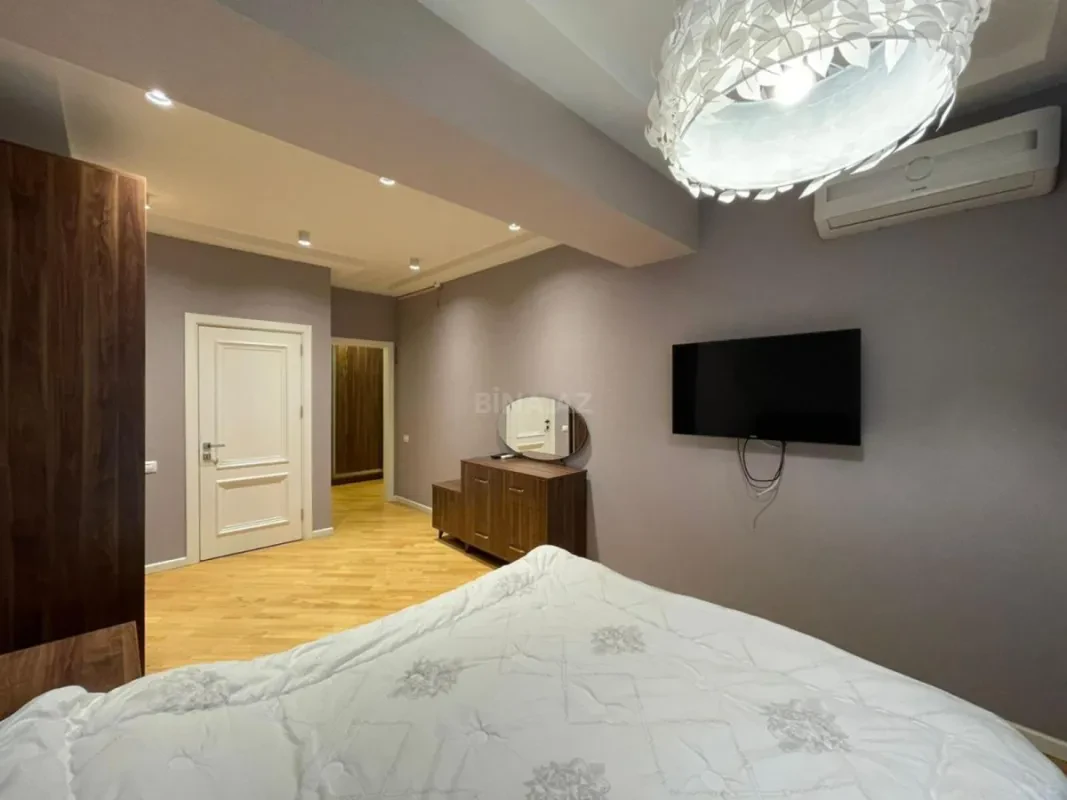 Kirayə verilir 2 otaqlı mənzil 87 m²