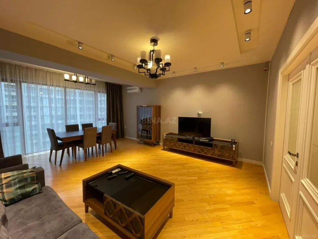 Kirayə verilir 2 otaqlı mənzil 87 m²