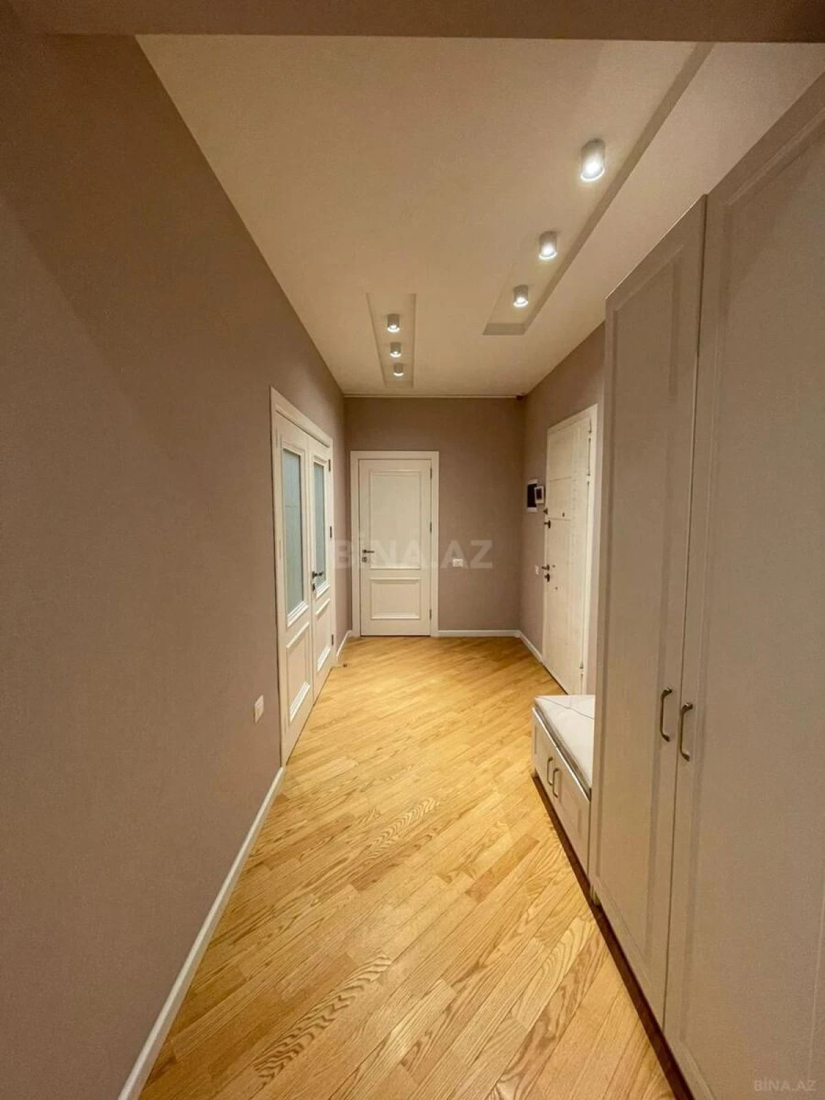 Kirayə verilir 2 otaqlı mənzil 87 m²