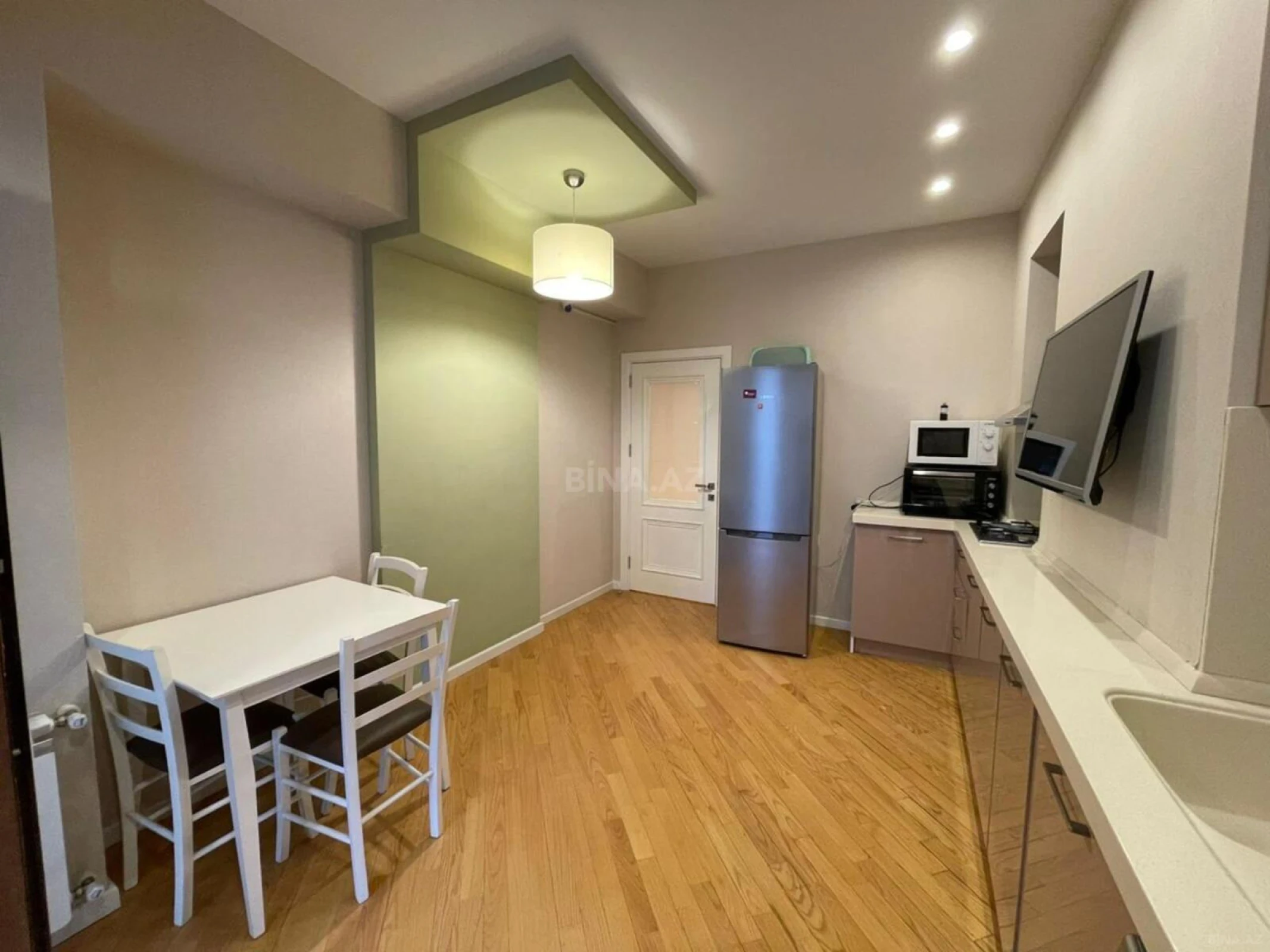 Kirayə verilir 2 otaqlı mənzil 87 m²