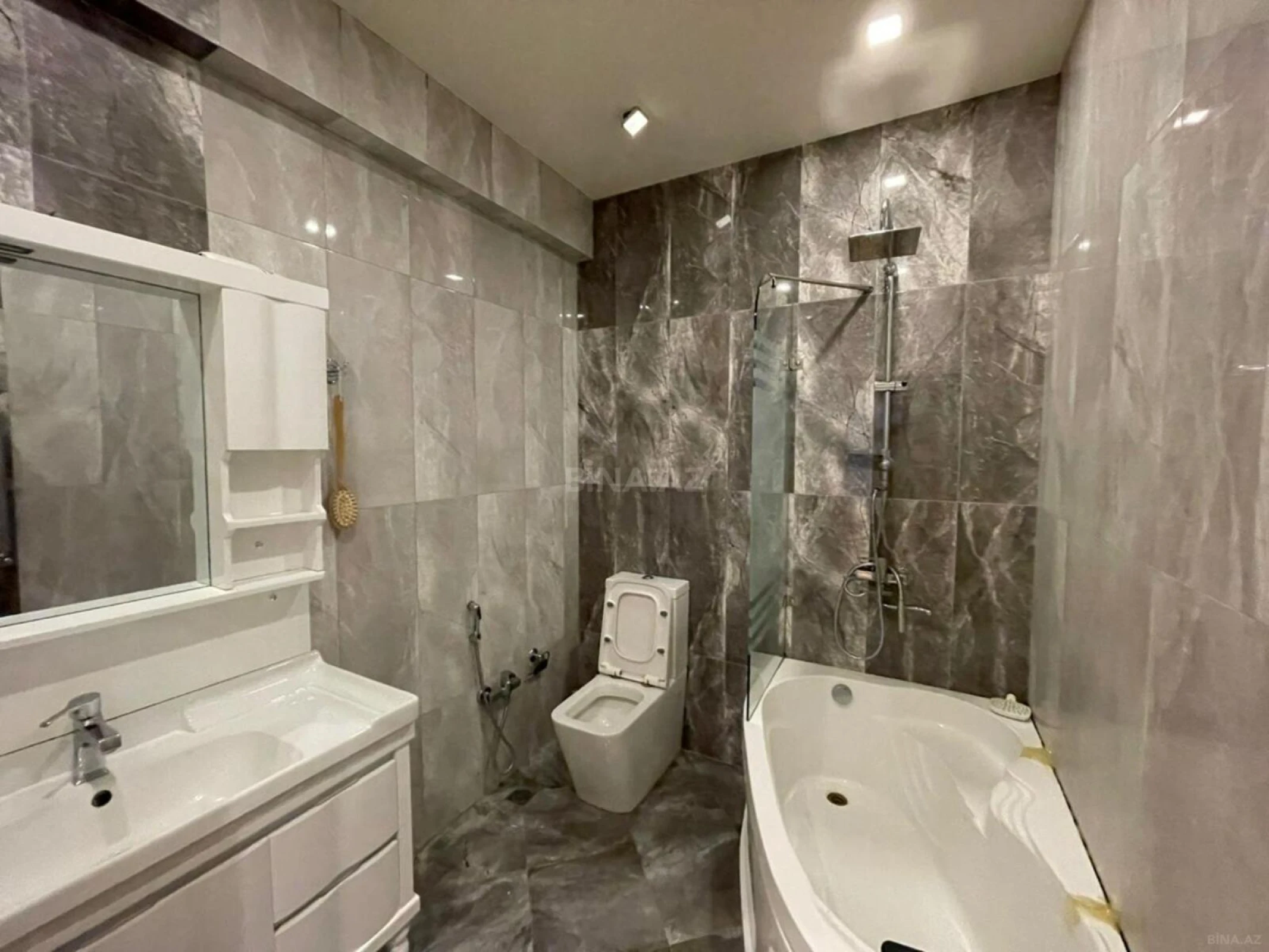 Kirayə verilir 2 otaqlı mənzil 87 m²