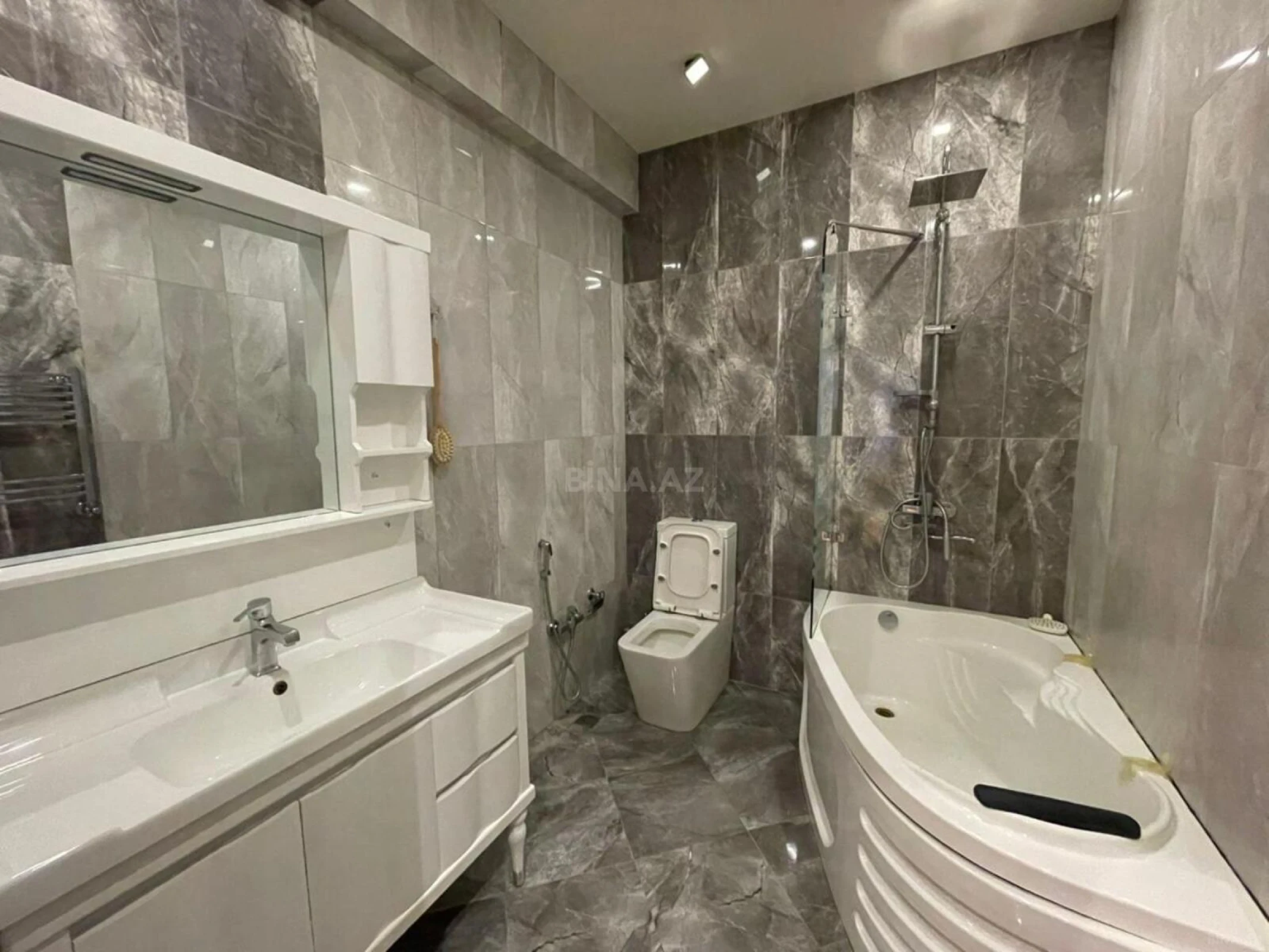 Kirayə verilir 2 otaqlı mənzil 87 m²