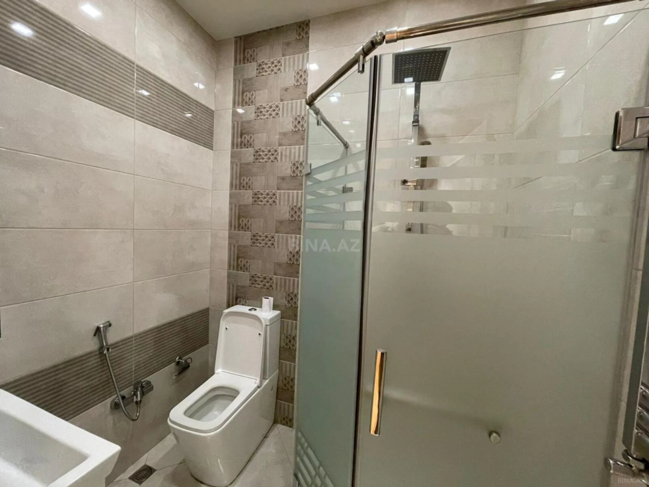 Kirayə verilir 2 otaqlı mənzil 87 m²