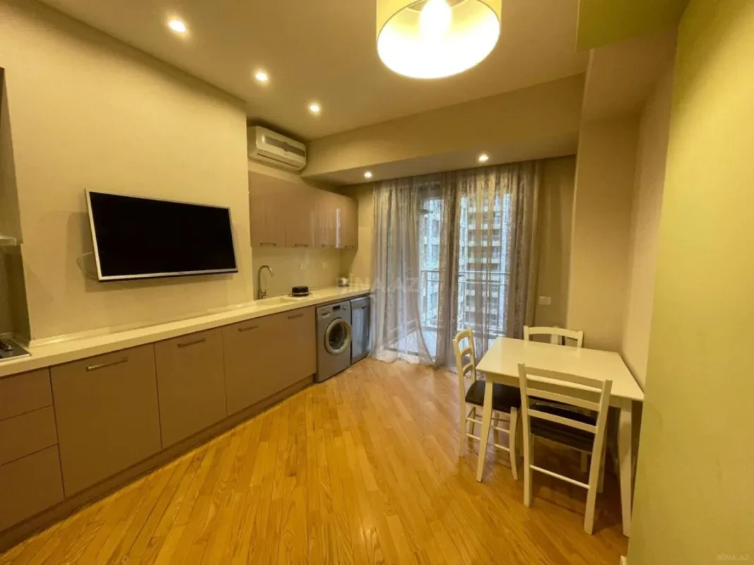 Kirayə verilir 2 otaqlı mənzil 87 m²