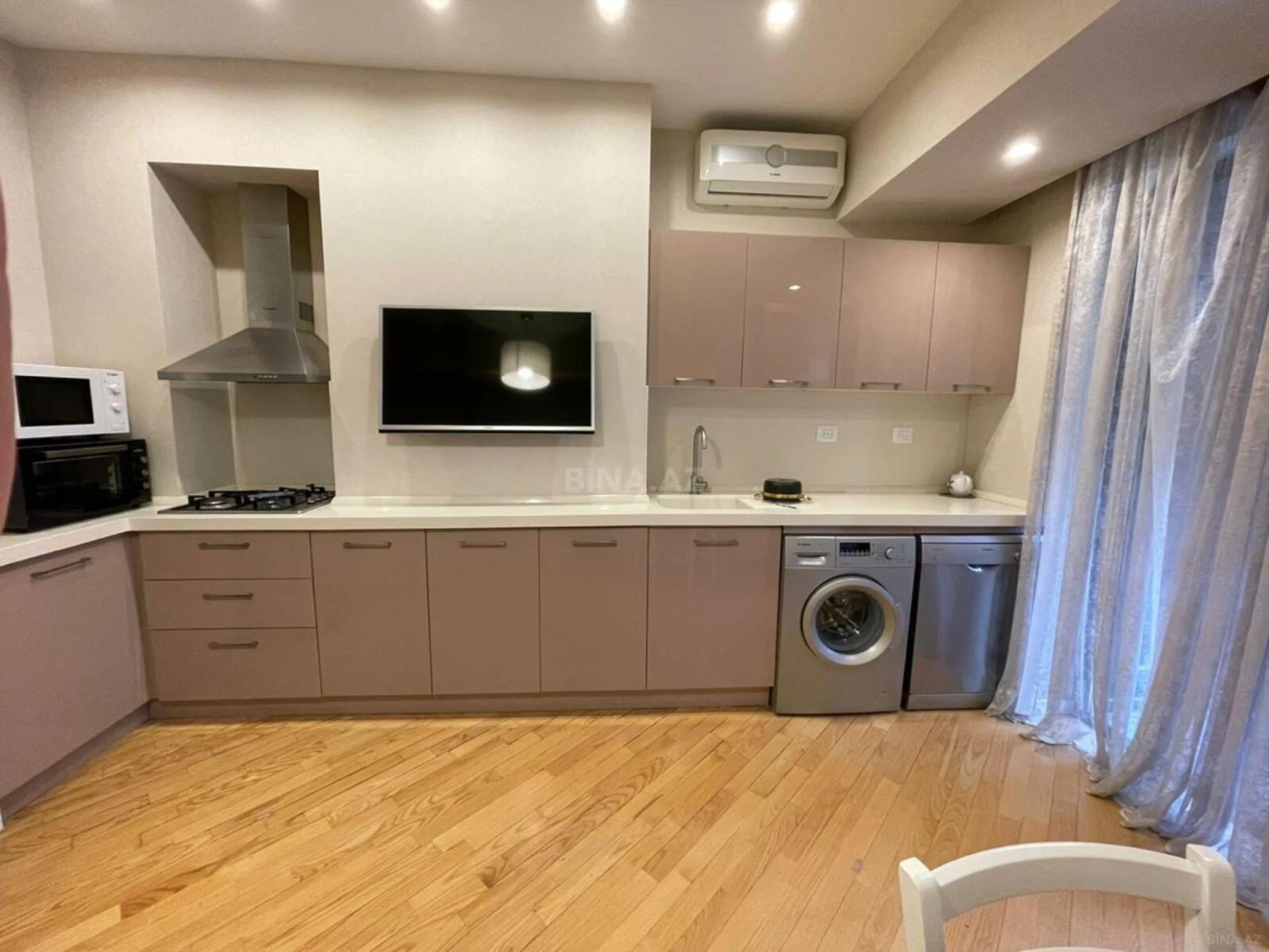 Kirayə verilir 2 otaqlı mənzil 87 m²