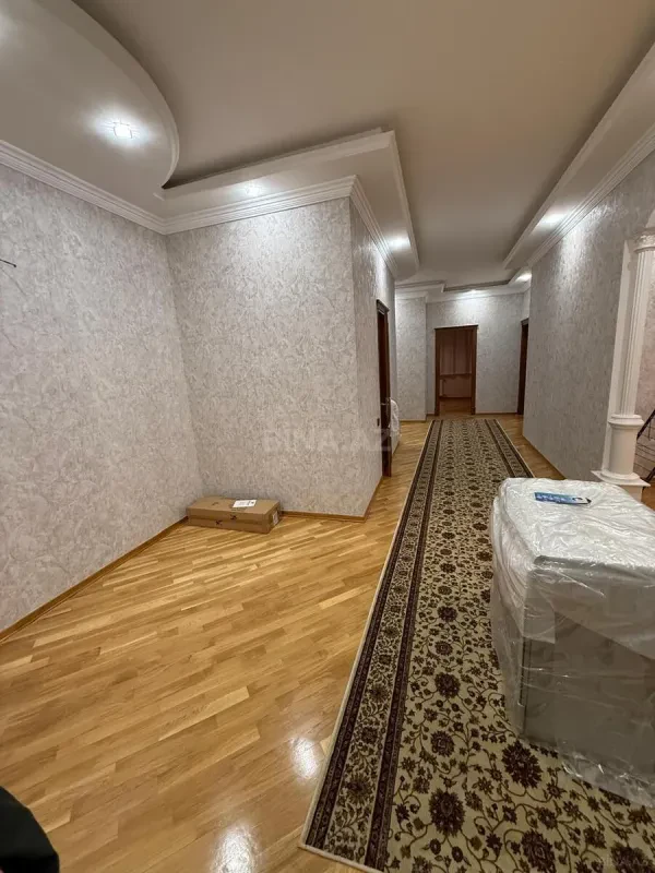 Satılır 4 otaqlı mənzil 175 m²