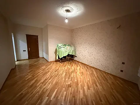 Satılır 4 otaqlı mənzil 175 m²