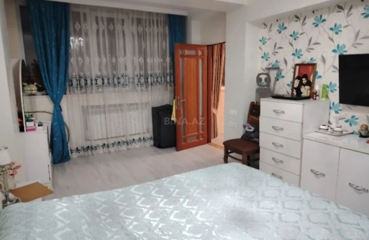 Satılır 4 otaqlı mənzil 121 m²