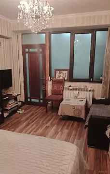 Satılır 4 otaqlı mənzil 121 m²