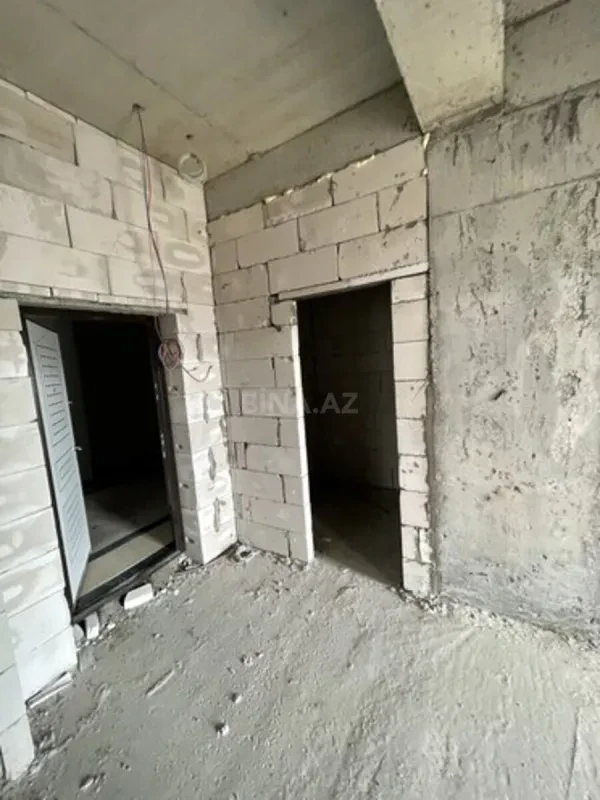 Satılır 4 otaqlı mənzil 175 m²