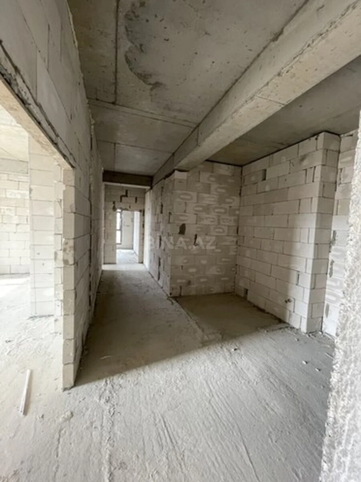Satılır 4 otaqlı mənzil 175 m²