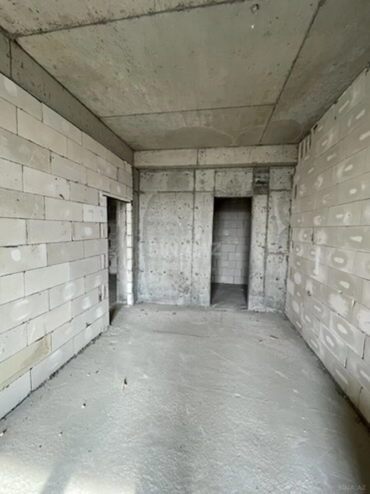 Satılır 4 otaqlı mənzil 175 m²