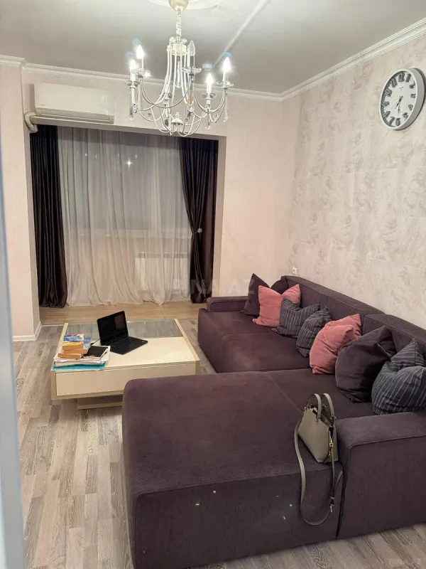 Kirayə verilir 2 otaqlı mənzil 70 m²