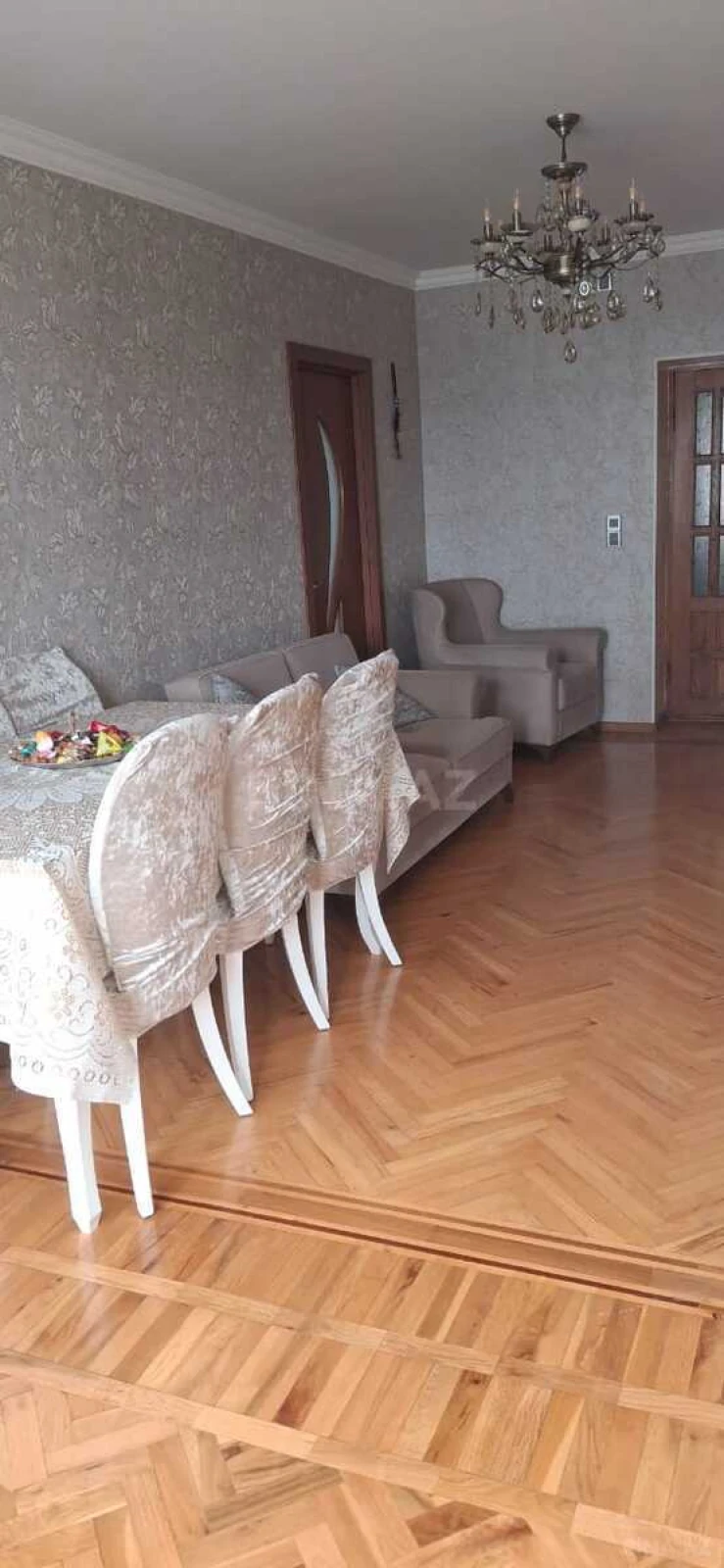 Satılır 4 otaqlı mənzil 90 m²