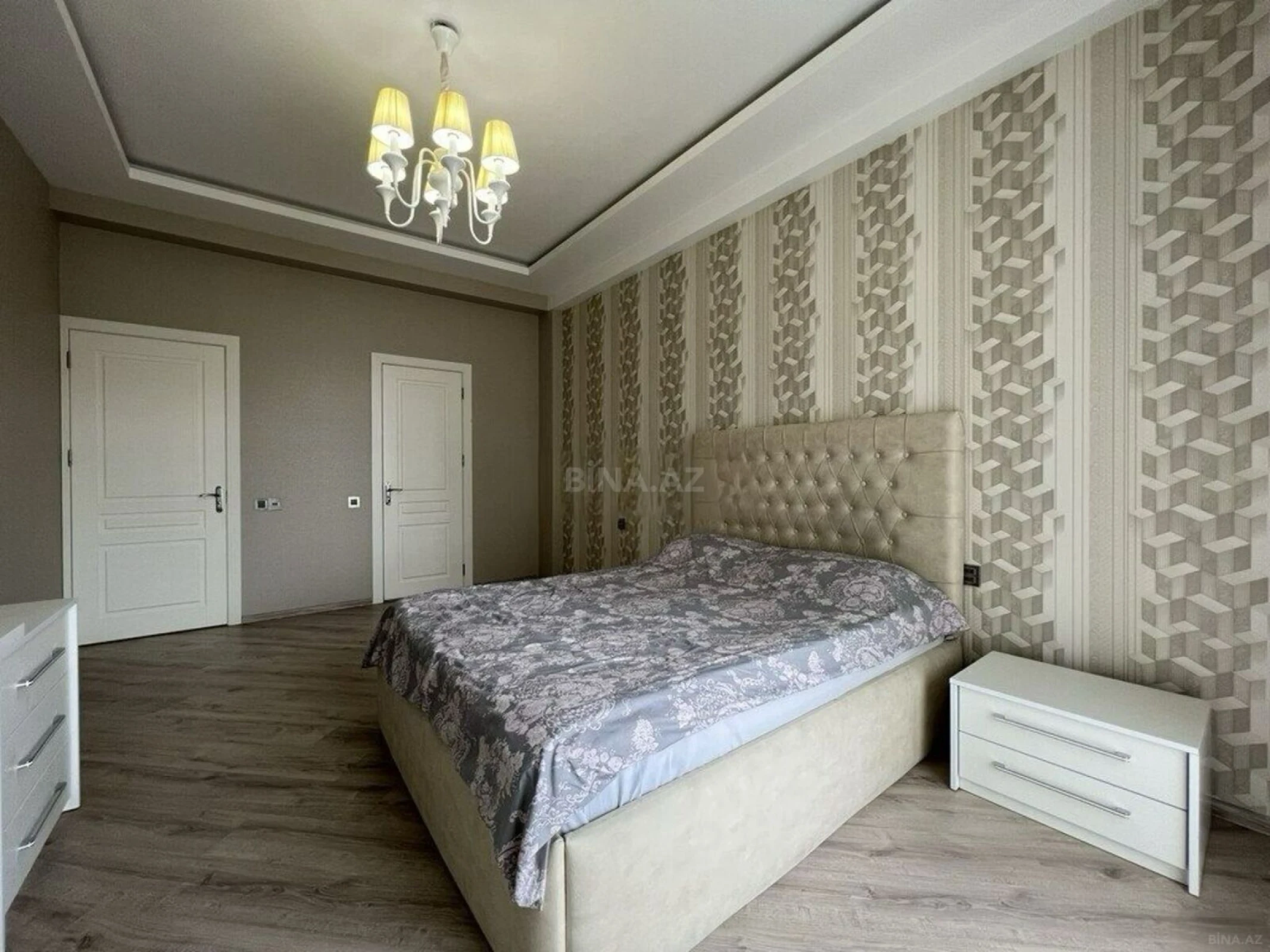 Kirayə verilir 3 otaqlı mənzil 130 m²