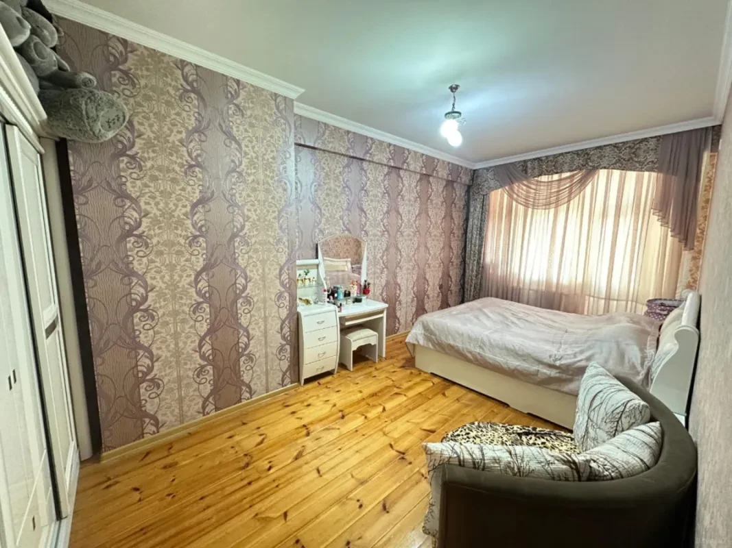 Satılır 3 otaqlı mənzil 115 m²