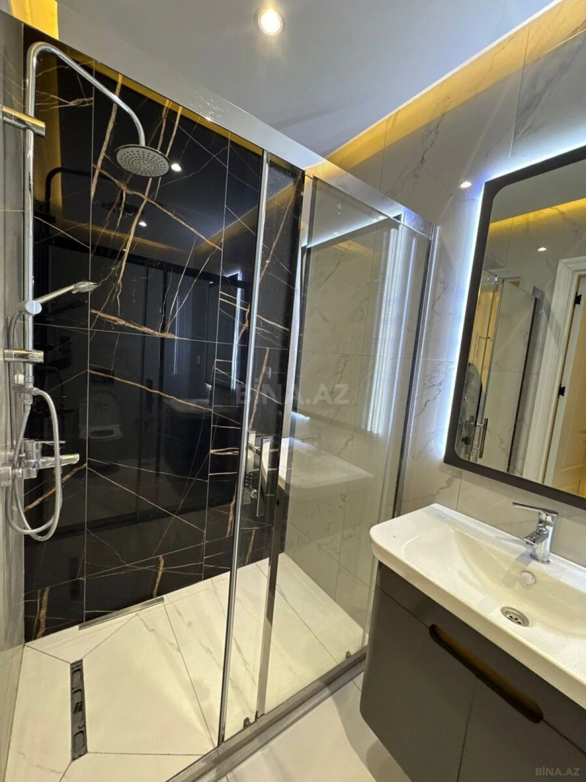 Kirayə verilir 2 otaqlı mənzil 85 m²