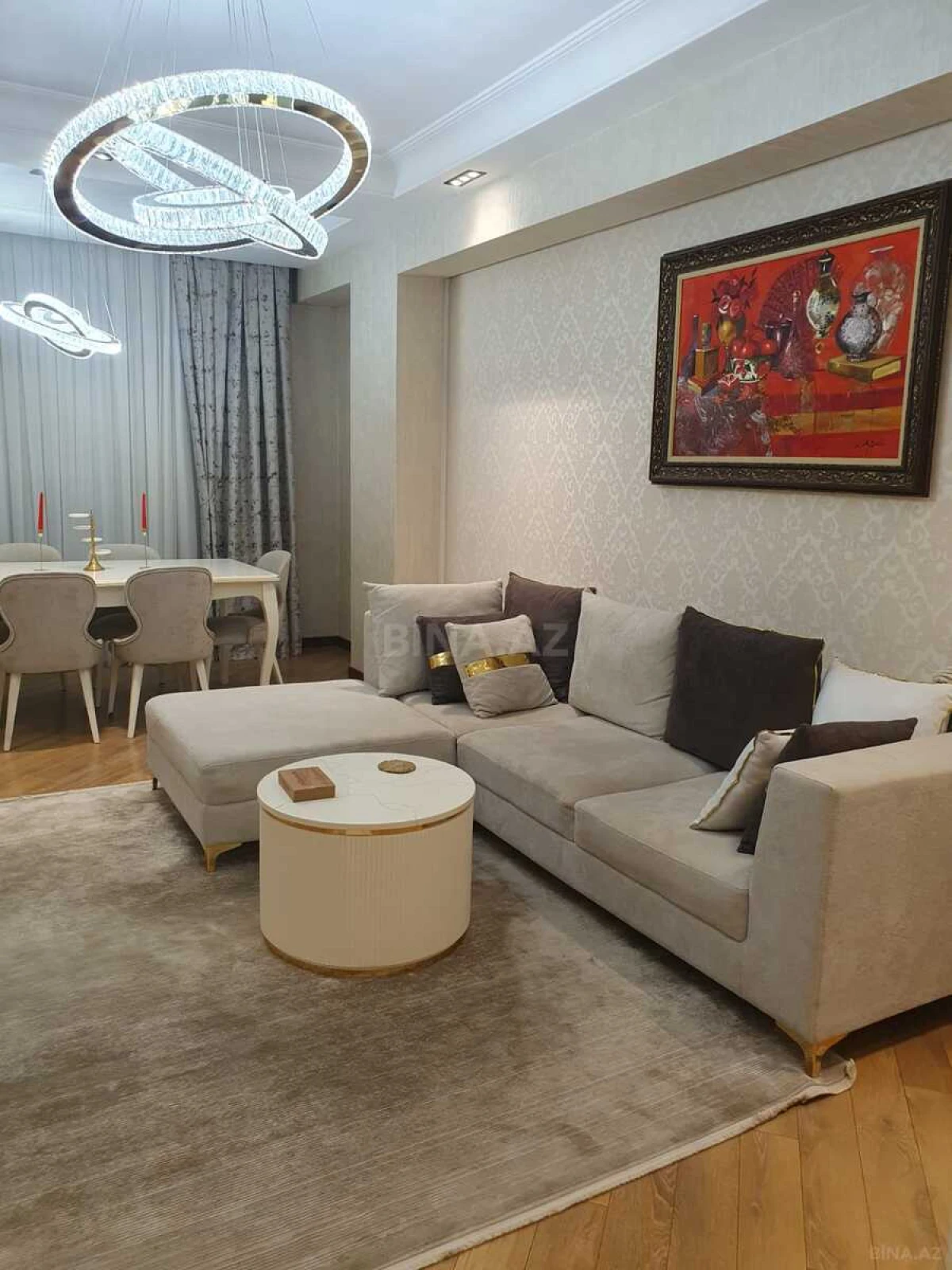 Satılır 4 otaqlı mənzil 130 m²