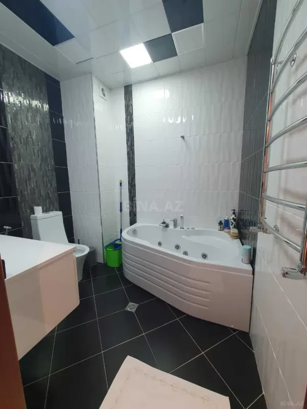 Satılır 4 otaqlı mənzil 130 m²