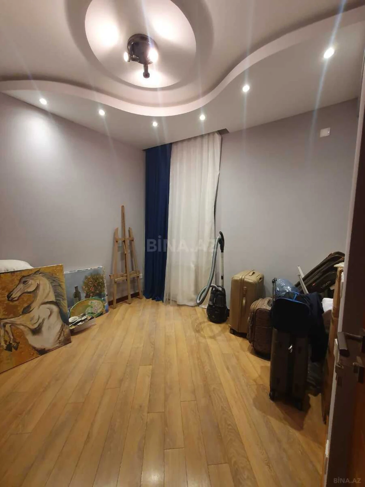 Satılır 4 otaqlı mənzil 130 m²