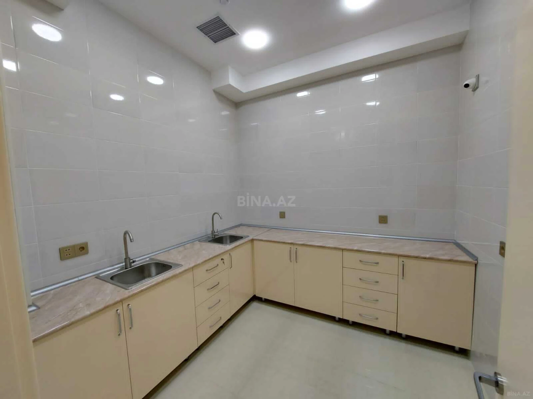 Kirayə verilir 7 otaqlı ofis 170 m²