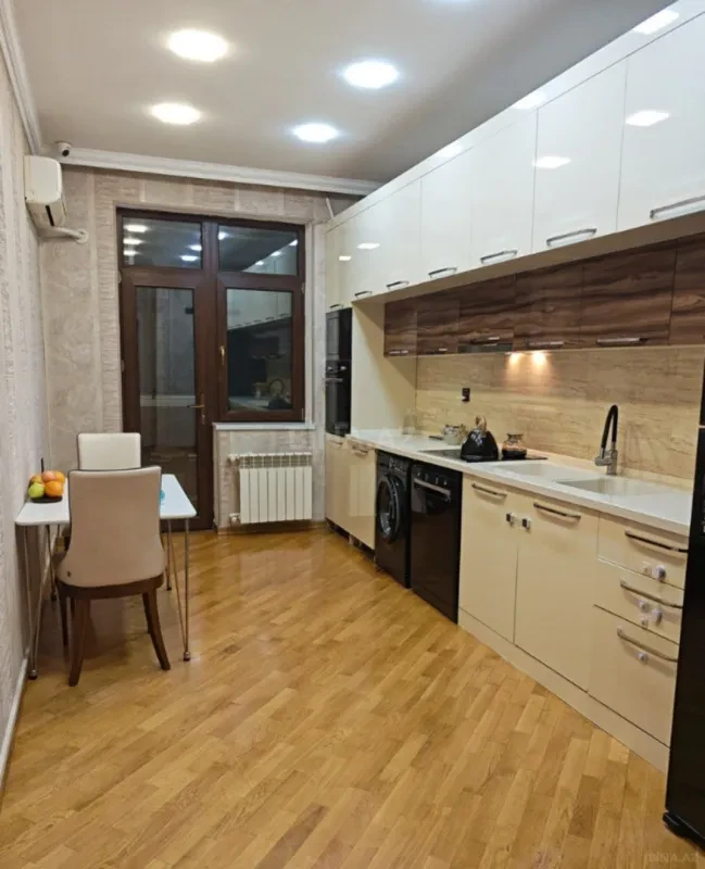 Satılır 3 otaqlı mənzil 120 m²