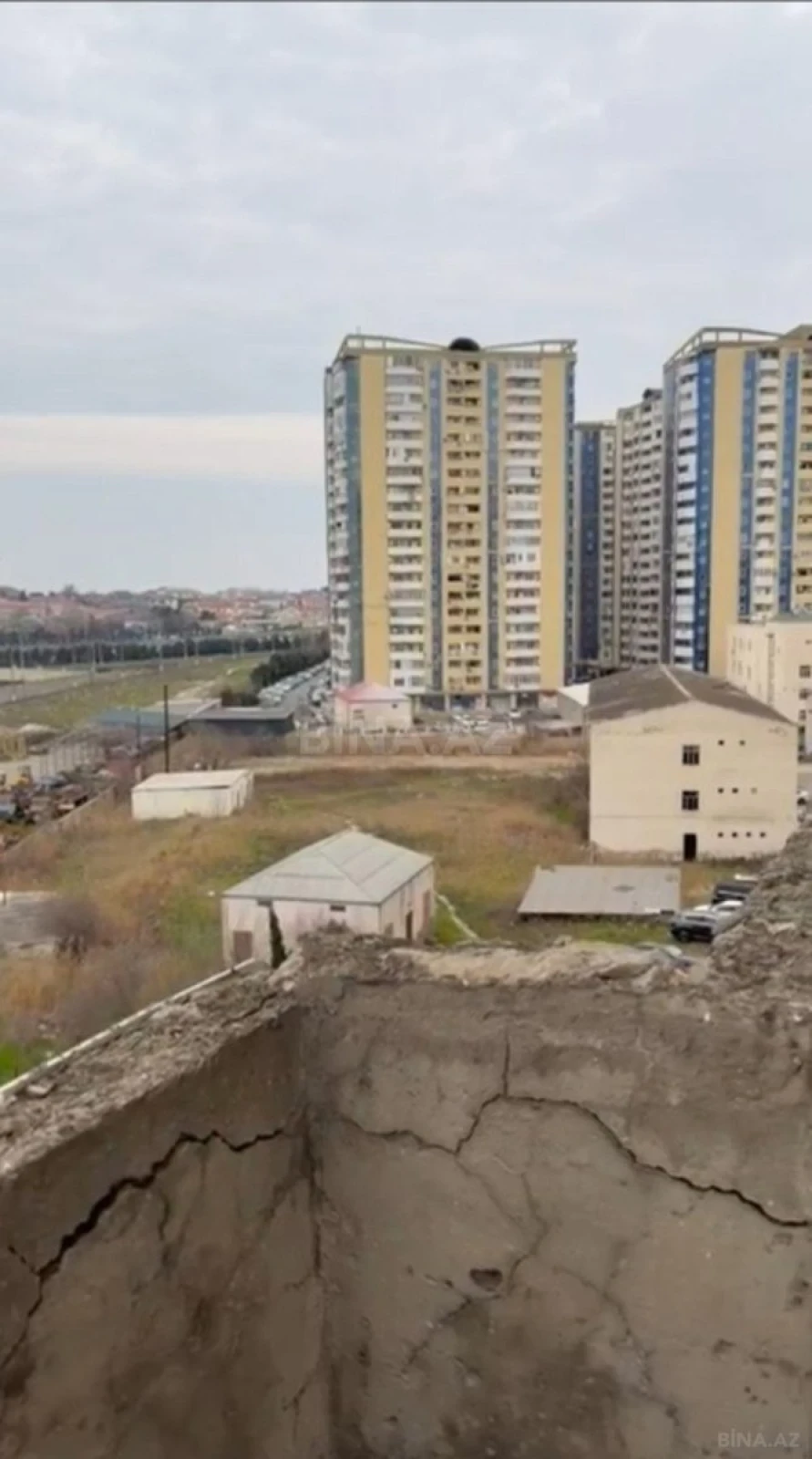 Satılır 3 otaqlı mənzil 179 m²
