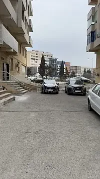 Satılır 3 otaqlı mənzil 179 m²