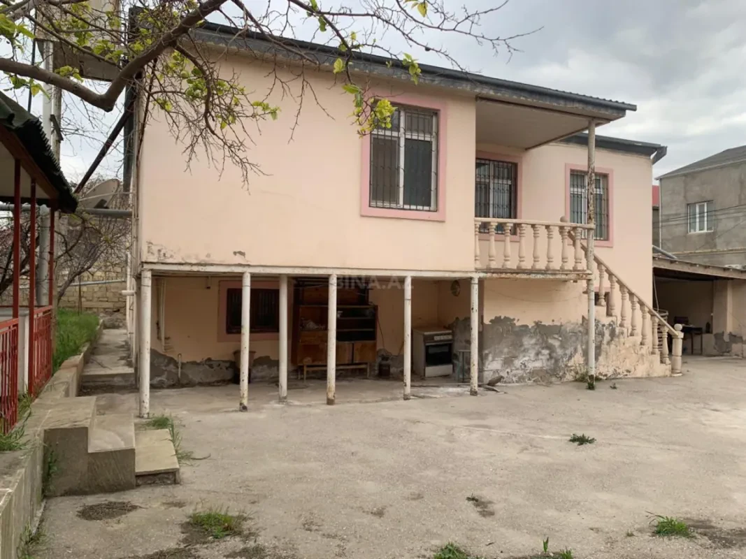 Satılır 5 otaqlı həyət evi 100 m²