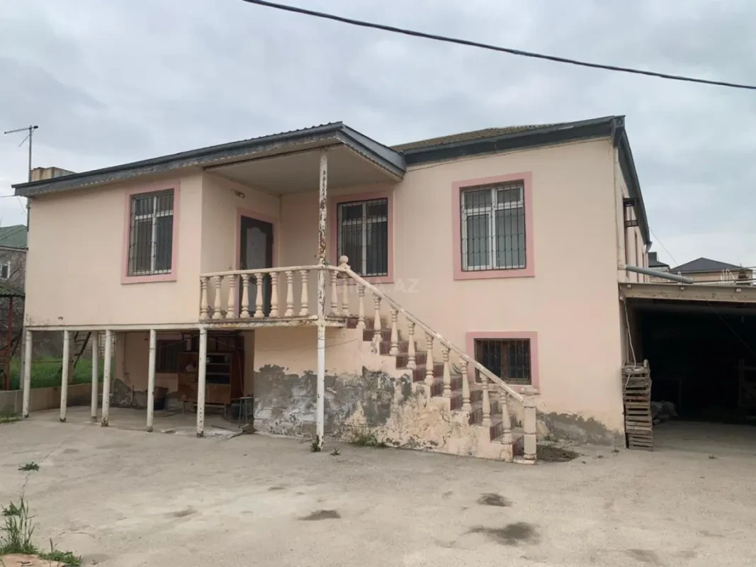 Satılır 5 otaqlı həyət evi 100 m²