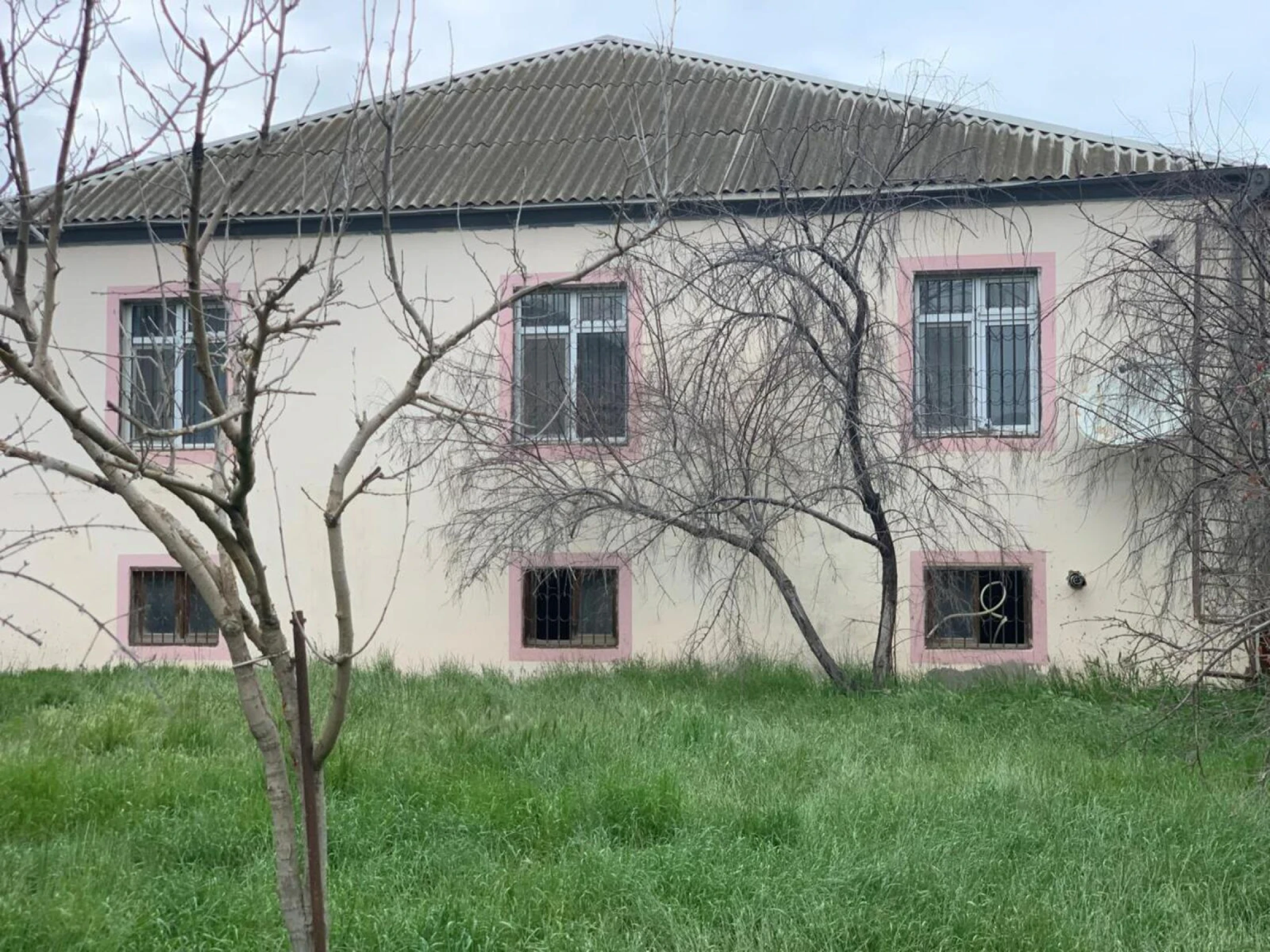 Satılır 5 otaqlı həyət evi 100 m²