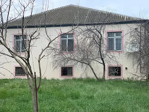 Satılır 5 otaqlı həyət evi 100 m²