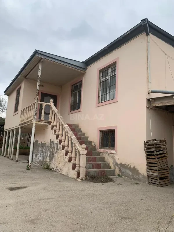 Satılır 5 otaqlı həyət evi 100 m²