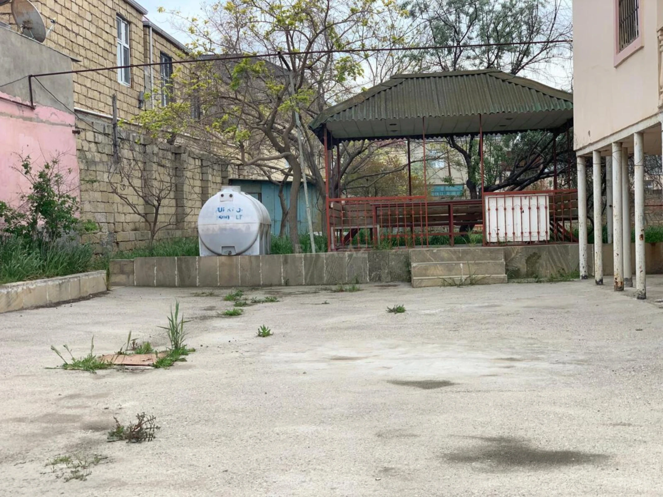 Satılır 5 otaqlı həyət evi 100 m²
