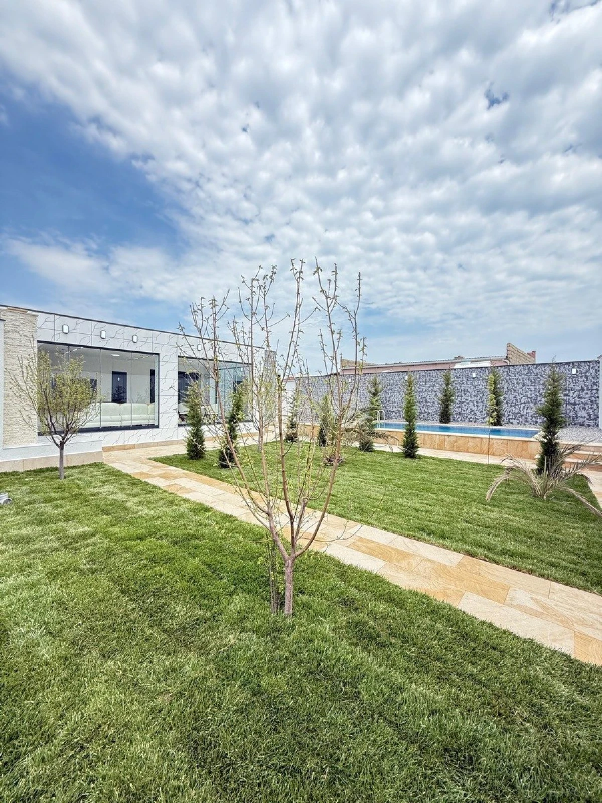 Satılır 4 otaqlı həyət evi 150 m²