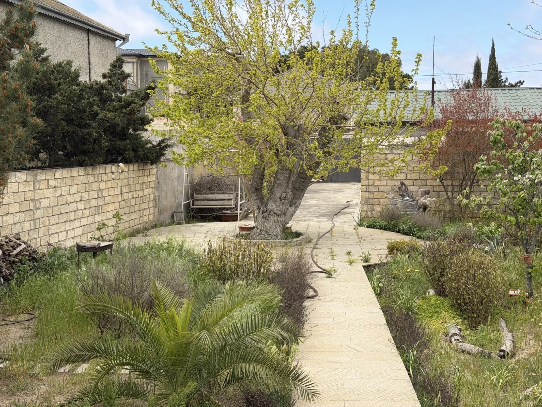 Satılır 2 otaqlı həyət evi 80 m²