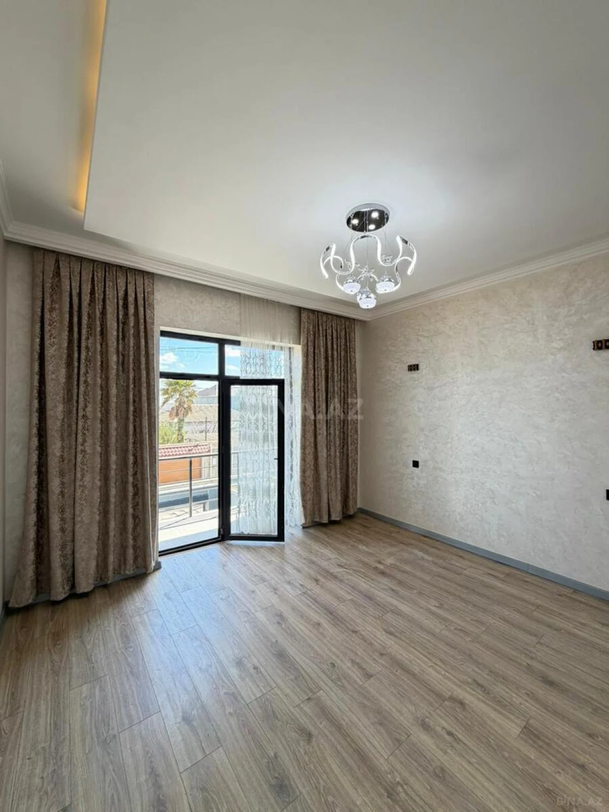 Satılır 5 otaqlı həyət evi 205 m²