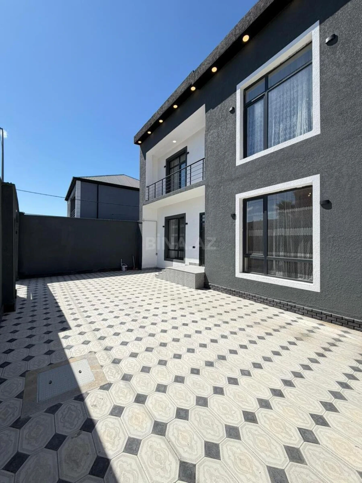 Satılır 5 otaqlı həyət evi 205 m²