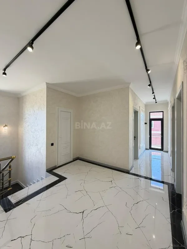 Satılır 5 otaqlı həyət evi 205 m²