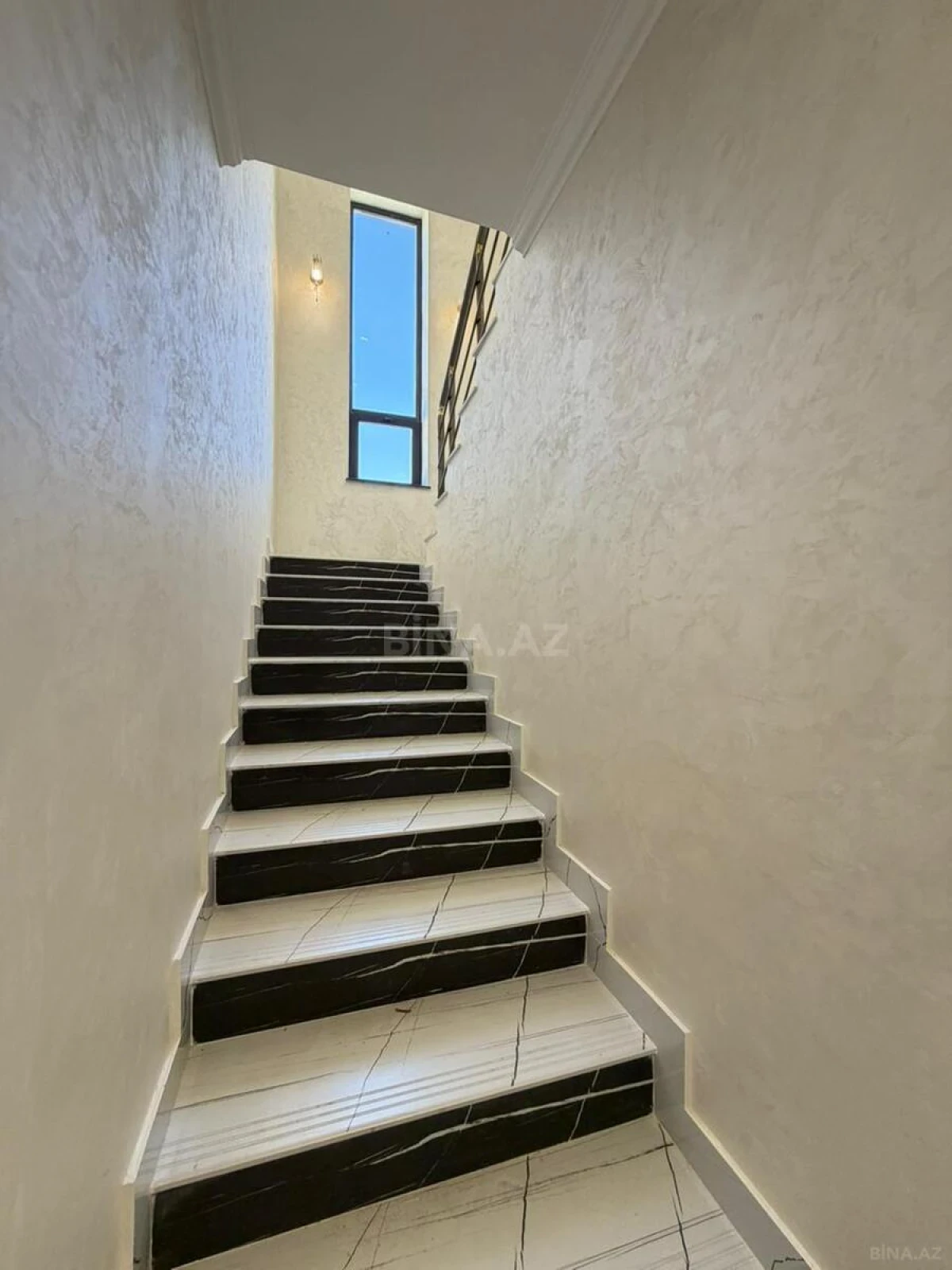 Satılır 5 otaqlı həyət evi 205 m²