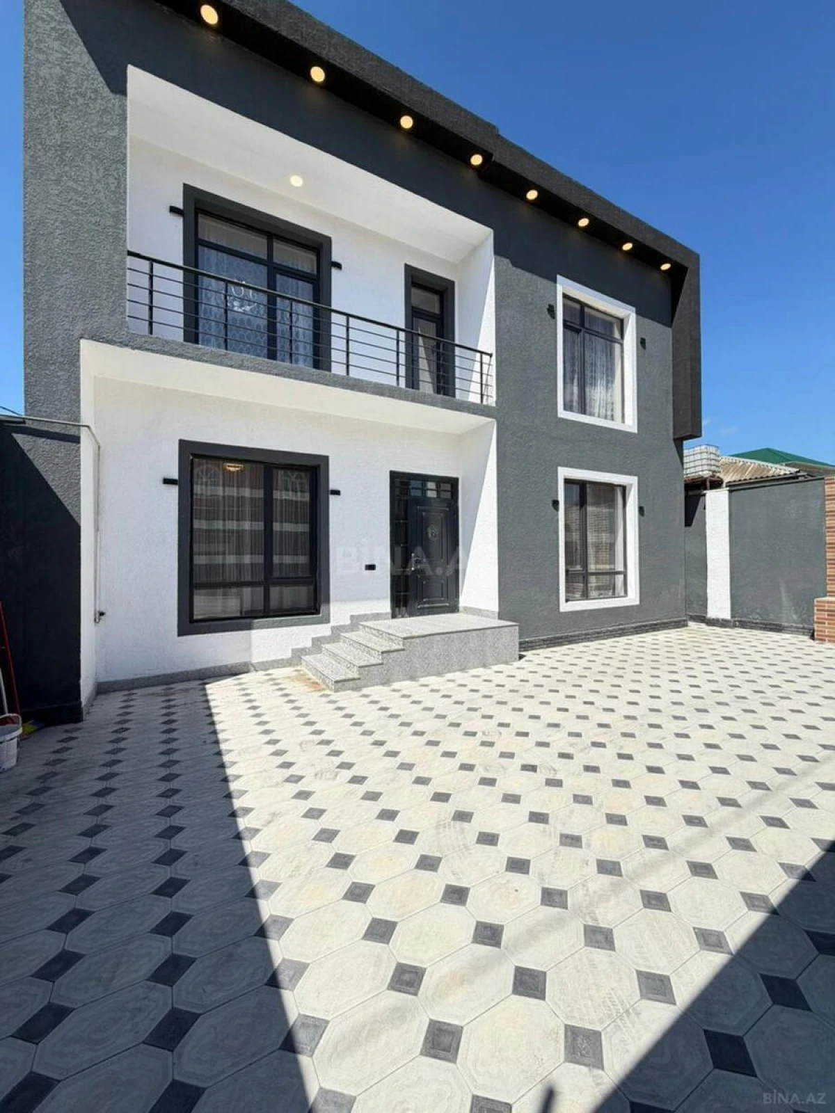 Satılır 5 otaqlı həyət evi 205 m²